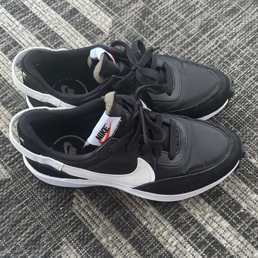Nike Waffle Debut - Black and White Sneakers - Size 6.5